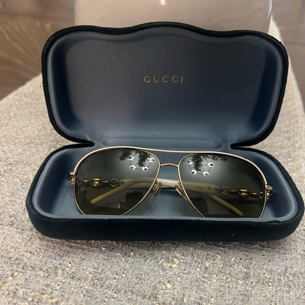 AUTHENTIC GUCCI Aviator Sunglasses with Gold Frame - Picture 2 of 10